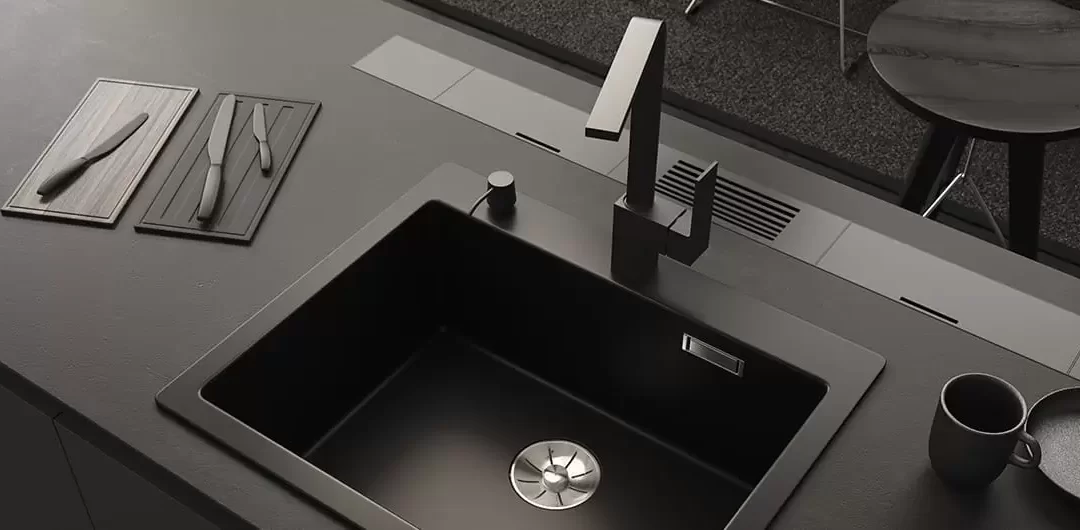 A DEEP BLACK WITH THE NEW SPUTTERING SOURCE Hi.P.Po.